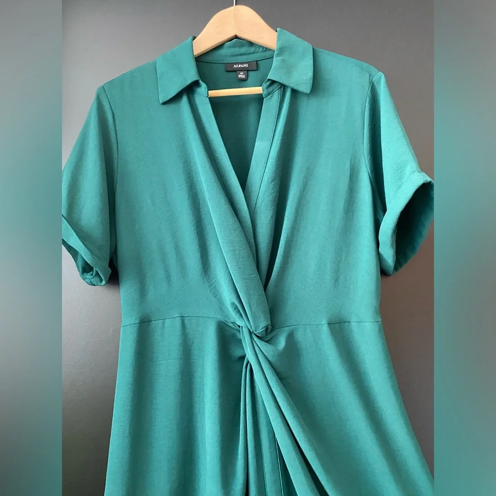 Nice green dress - Picture 2 of 7